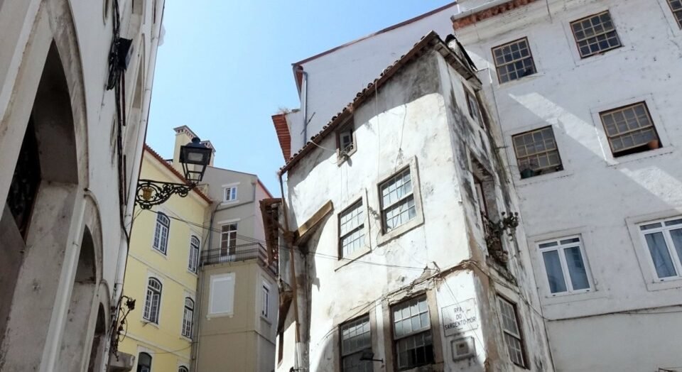 CM de Coimbra Adquire Casa do Século XVI no Centro Histórico