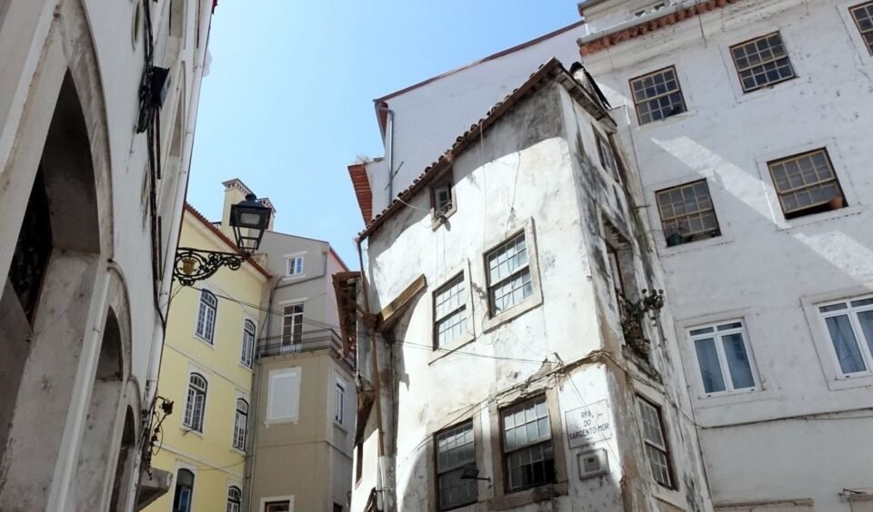 CM de Coimbra Adquire Casa do Século XVI no Centro Histórico