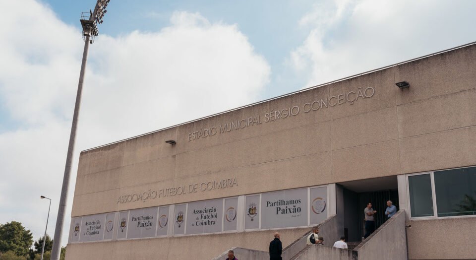 Contrato de Desenvolvimento Desportivo entre o Município e a AFC para Uso do Estádio Municipal Sérgio Conceição