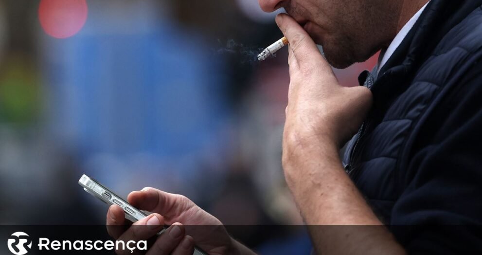 Espanha pretende banir fumo em terraços e equiparar tabaco a vaporizadores