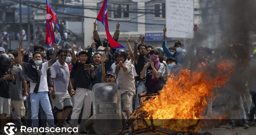 Forças armadas do Nepal com intensa atuação nas vias de Katmandu após confrontos violentos