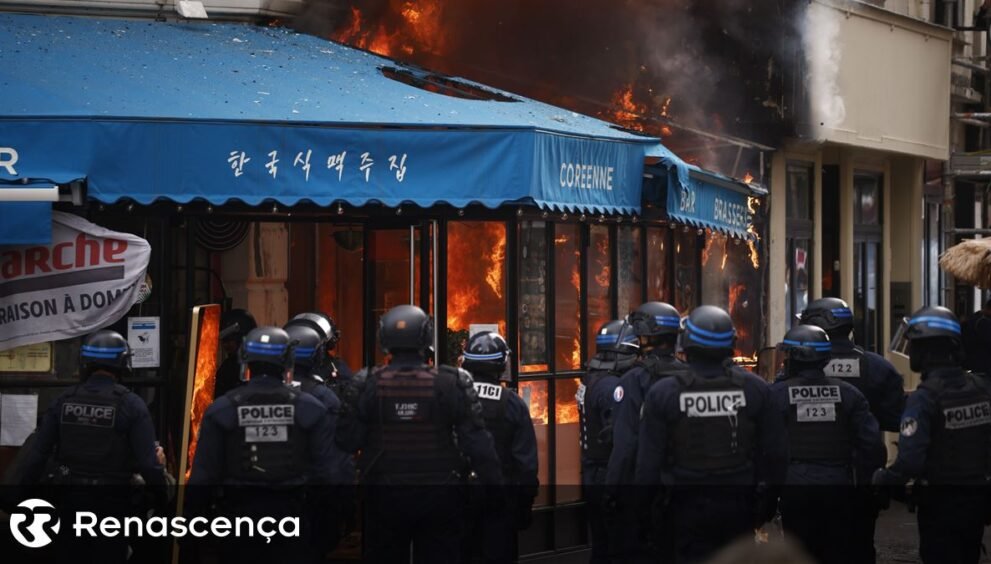 Barricadas em Todo Lugar: 175 mil protestantes nas ruas e conflitos em diversas localidades francesas