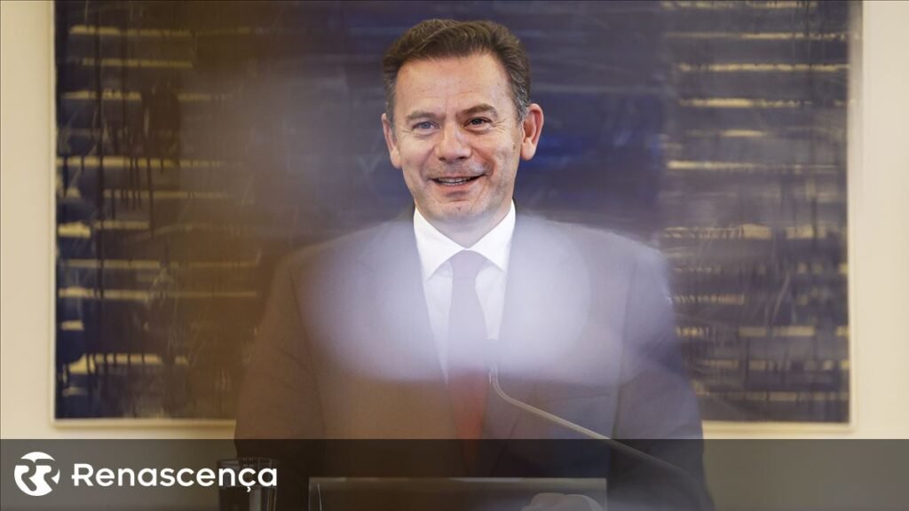Chefe de Governo garante que Executivo "não alterará normas no decorrer da partida" sobre habitação