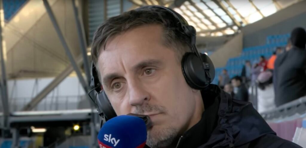 Gary Neville volta a criticar a forma do Manchester United: «Estou muito, muito preocupado»