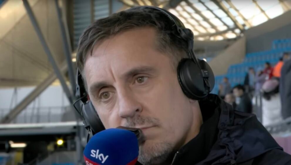 Gary Neville volta a criticar a forma do Manchester United: «Estou muito, muito preocupado»