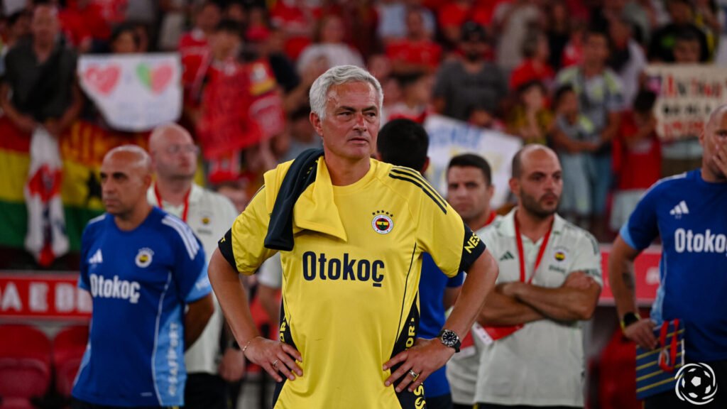 Novo candidato à sucessão de José Mourinho no Fenerbahçe