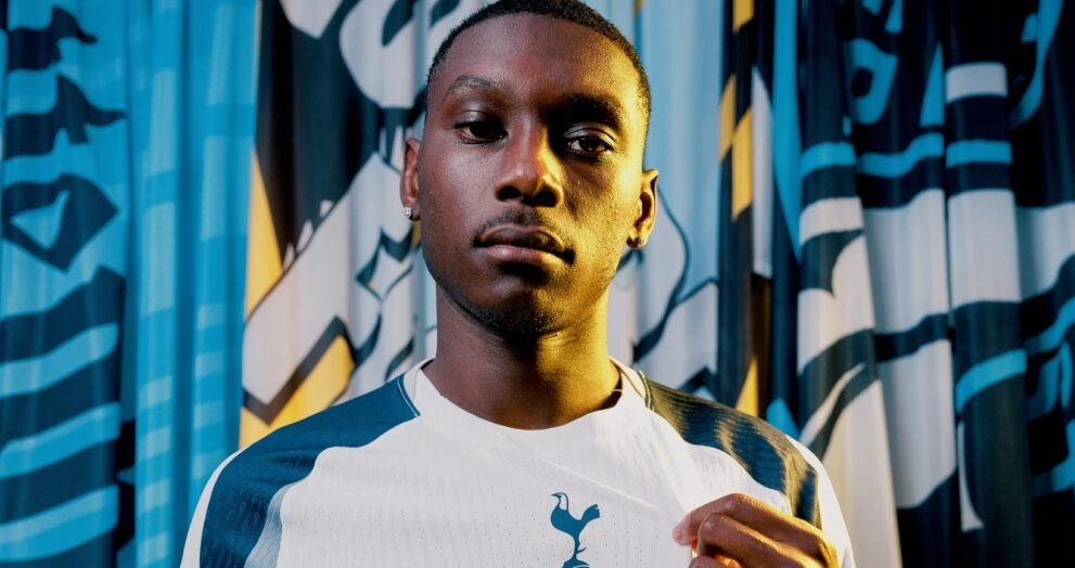 Randal Kolo Muani emprestado pelo PSG ao Tottenham até o fim da temporada
