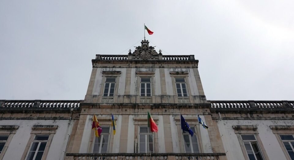Mês da Comunidade Surda: Bandeira nos Paços do Concelho de Coimbra
