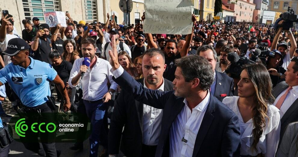Protesto de Imigrantes se Intensifica Após Aparição de Ventura