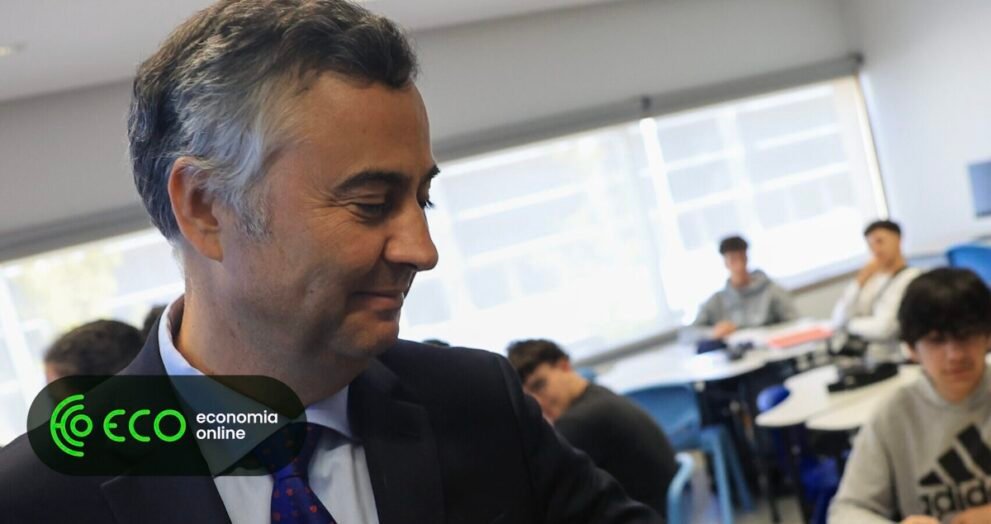 Governo Forma Grupo de Trabalho para Definir "Estratégia Digital de IA na Educação