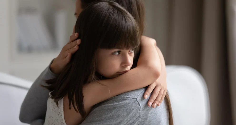 Estresse Medido no Cabelo Pode Prever Depressão e Ansiedade em Crianças