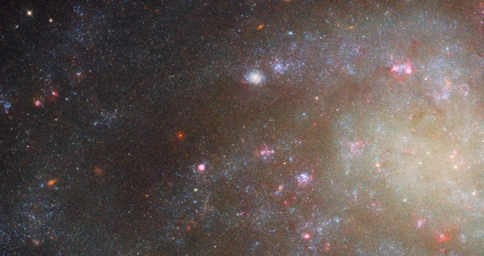 Hubble encontra uma galáxia quase invisível escondida à vista de todos
