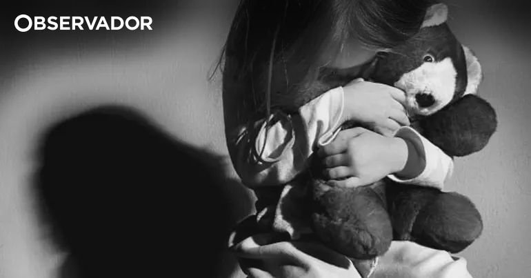 Homem de 63 anos preso por suspeitas de abusar da neta da namorada no Porto