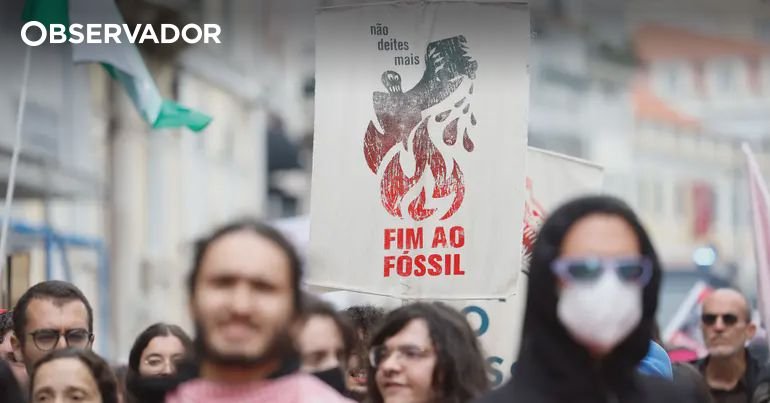 Alunos Planejam Greve em Escolas em Novembro em Prol do Fim dos Fósseis até 2030