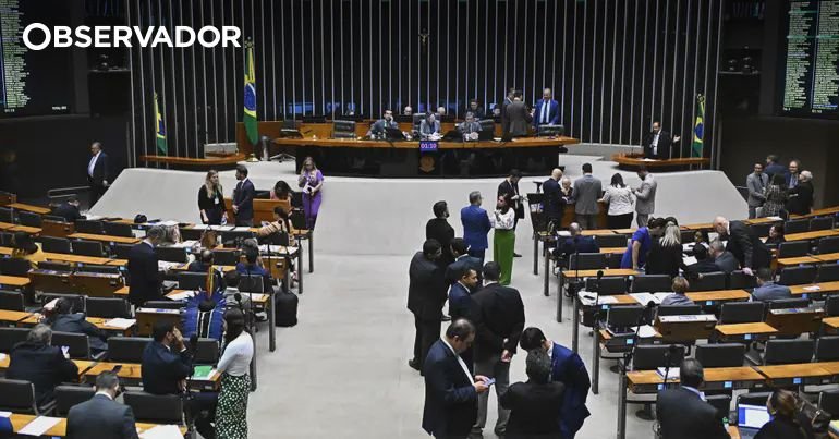 Avança no Parlamento do Brasil Projeto de Anistia a Condenados por Golpe