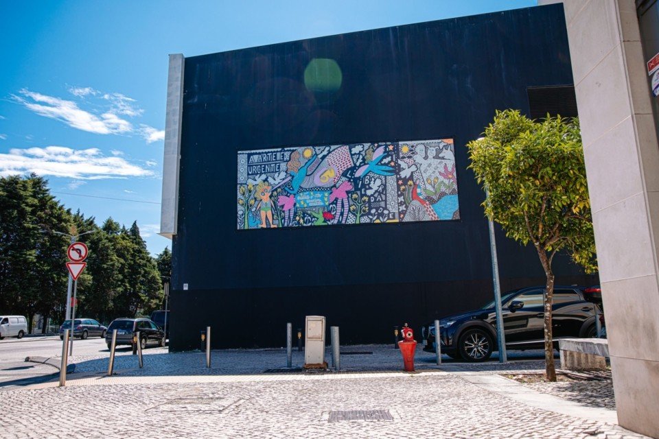 Reflexão e Emoção: A Obra de Cláudia R. Sampaio no 'Outdoor '25' do Convento São Francisco