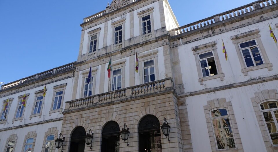 CM de Coimbra apoia a campanha “Perto de Nós” contra o tráfico de seres humanos