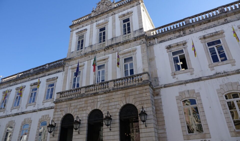 CM de Coimbra apoia a campanha “Perto de Nós” contra o tráfico de seres humanos
