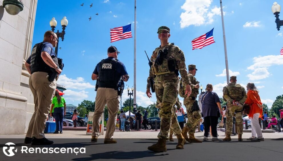Decisão Judicial Reprova Trump e Deslocamento de Forças para Portland