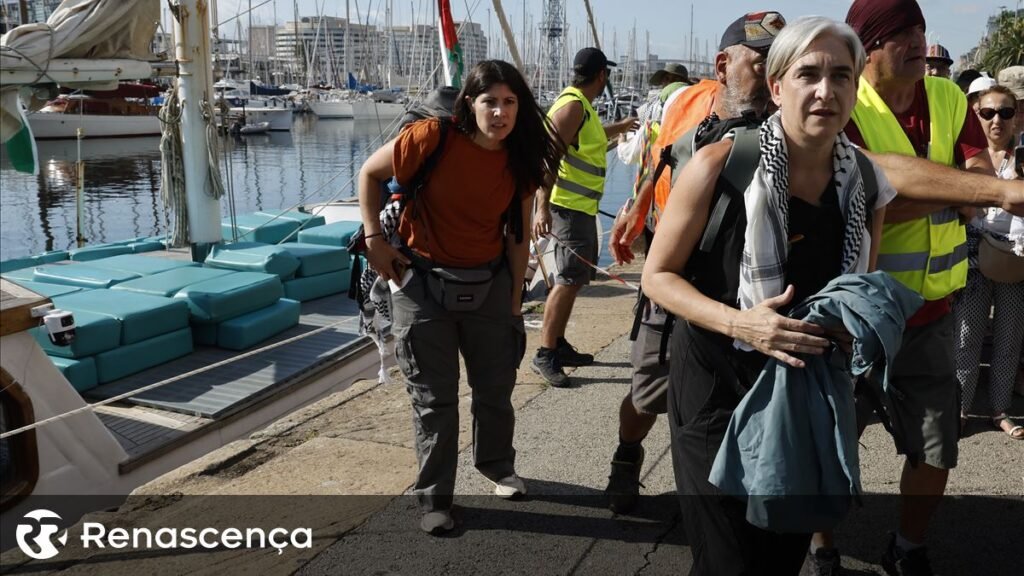 Portuguese da Frota Solidária aterriza às 22h40 em Lisboa