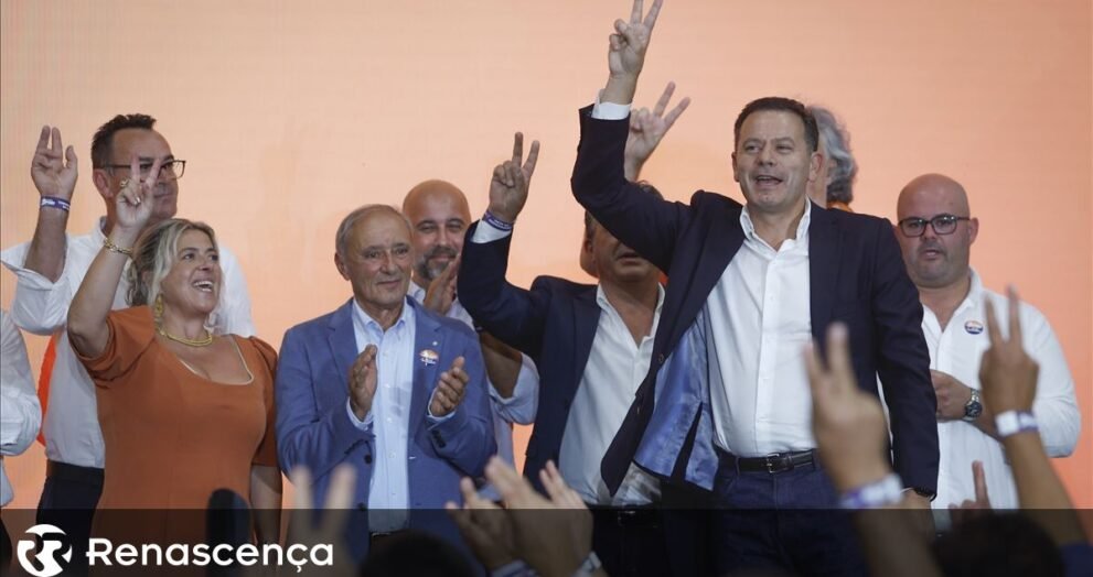 Em Porto e Mafra, Montenegro alerta sobre os "fictícios" autónomos.
