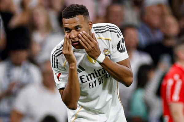 Kylian Mbappé elogia Cristiano Ronaldo: "Sempre foi um jogador-modelo e um exemplo para mim