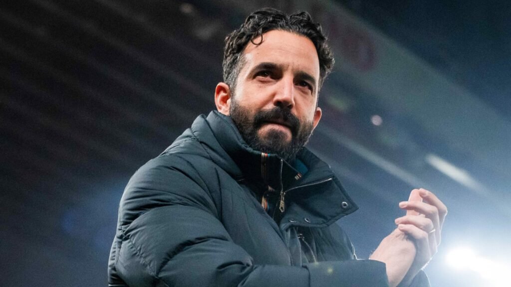 «Flexibilidade é a chave: Jimmy Floyd Hasselbaink compara Ruben Amorim a Jurgen Klopp e Mikel Arteta»