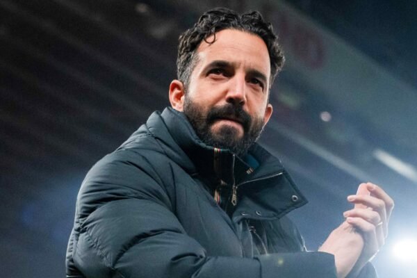 «Flexibilidade é a chave: Jimmy Floyd Hasselbaink compara Ruben Amorim a Jurgen Klopp e Mikel Arteta»