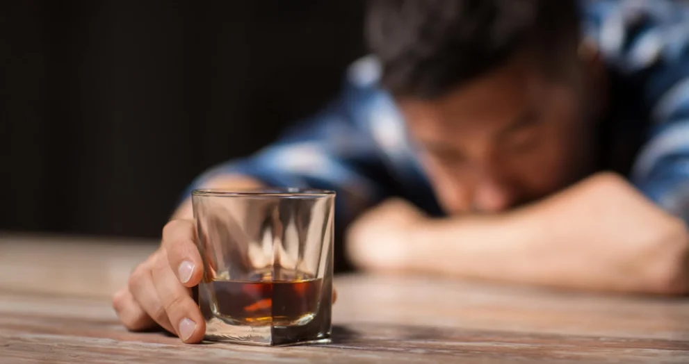 Cientistas descobrem circuito cerebral que aprisiona usuários de álcool no ciclo vicioso da dependência