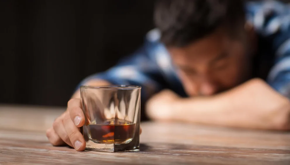 Cientistas descobrem circuito cerebral que aprisiona usuários de álcool no ciclo vicioso da dependência
