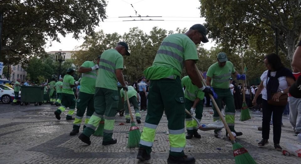 CM de Coimbra recolhe 4,9 toneladas de resíduos do cortejo da Festa das Latas