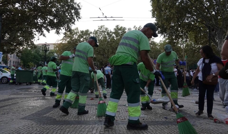 CM de Coimbra recolhe 4,9 toneladas de resíduos do cortejo da Festa das Latas