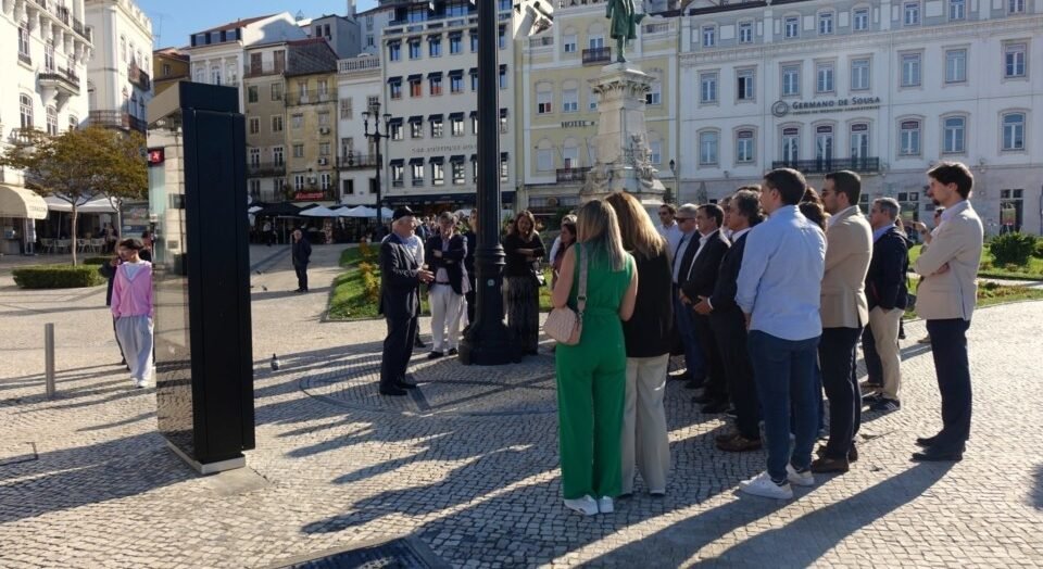 Baixa de Coimbra Recebe Novo Mobiliário Urbano Digital