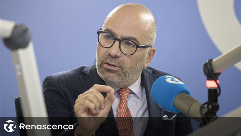Pinto Luz observa Chega "inovadora" e aceita comunicação com "qualquer partido respeitável