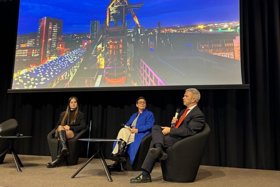 CM de Coimbra marca presença no Fórum das Cidades Geminadas no Luxemburgo, destacando cultura industrial e inovação urbana