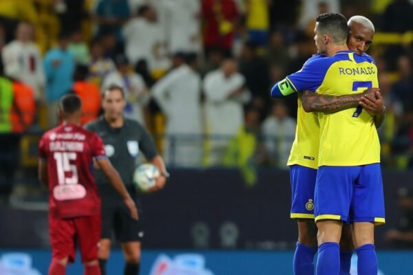 Talisca elogia Cristiano Ronaldo: «É o melhor da história»