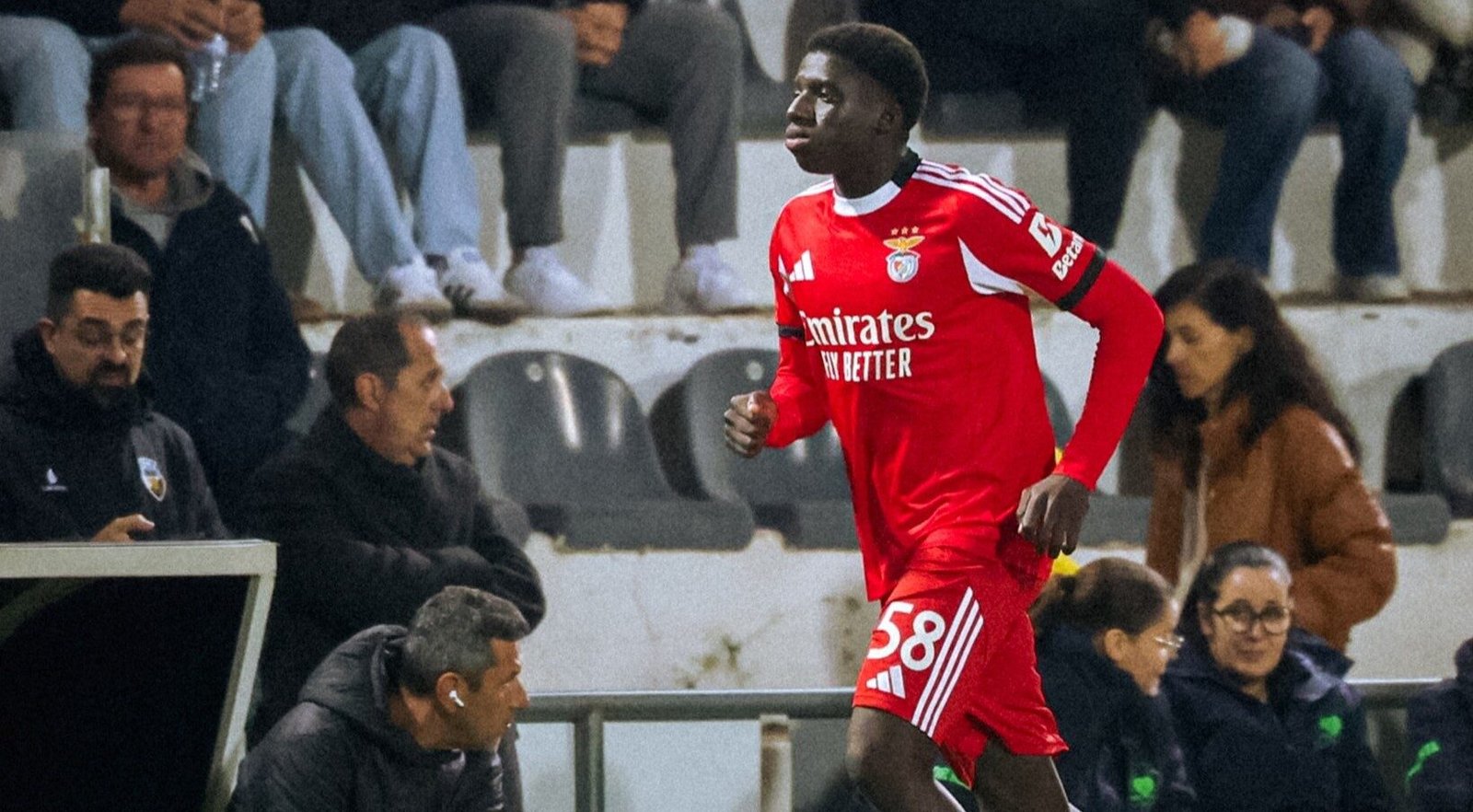 Benfica Intensifica Negociações para Renovação de Daniel Banjaqui com Interesse de Clube Europeu