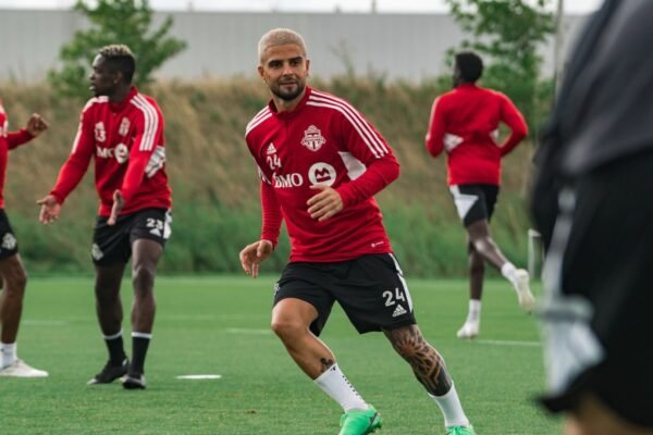 Surpresa no mercado: Lorenzo Insigne próximo de assinar com equipe da Serie B