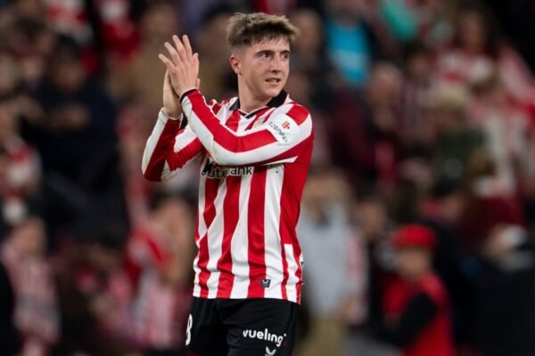 Athletic sem o jogador mais utilizado em 2025/26: possível substituto para o jogo com os leões