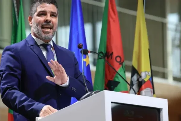 "Luís Neves é Capacitado para suas Funções"