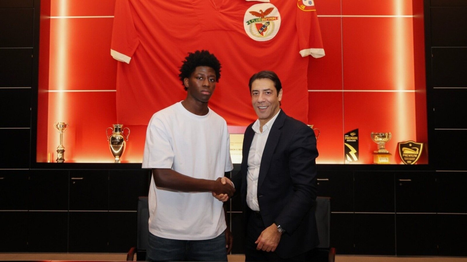Renovação de Anísio Cabral com o Benfica: Detalhes e Cláusula de Rescisão do Avançado