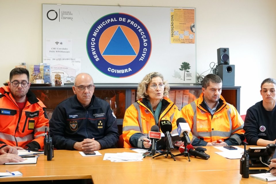 Uma centena de operacionais vigia margens do Mondego com elevado risco de cheia