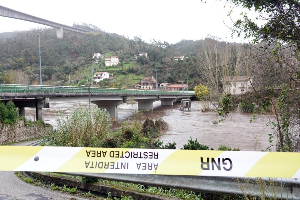 Coimbra inicia evacuação preventiva de 3.000 pessoas por risco de cheia do Mondego