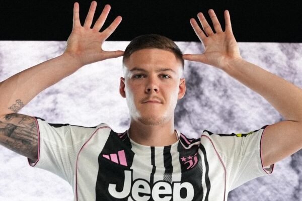 Emil Holm troca de clube na Série A e é emprestado à Juventus