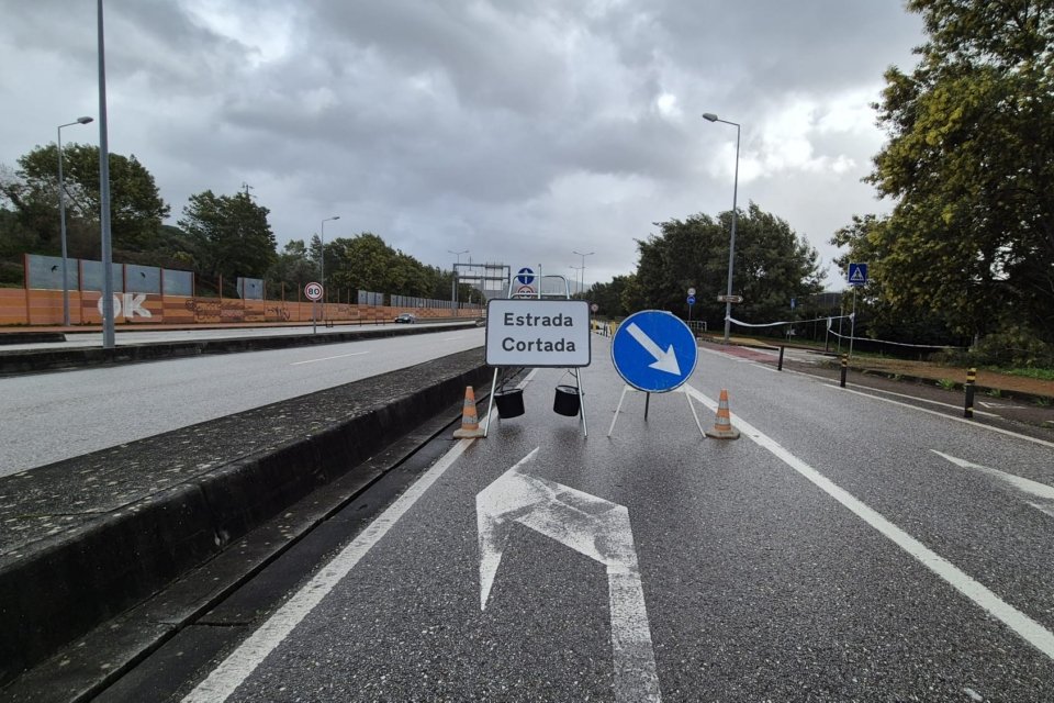 Cortes em Estradas e Suspensão da Circulação Ferroviária por Risco de Cheias