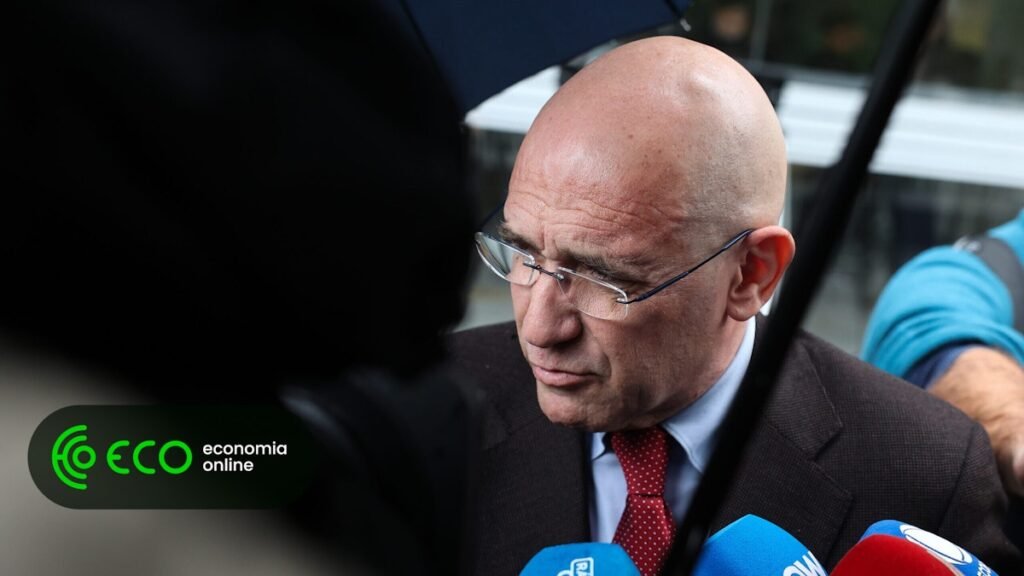 "Passos: Estado como Obstáculo ao Crescimento e Previsão Sombria a partir de 2027"