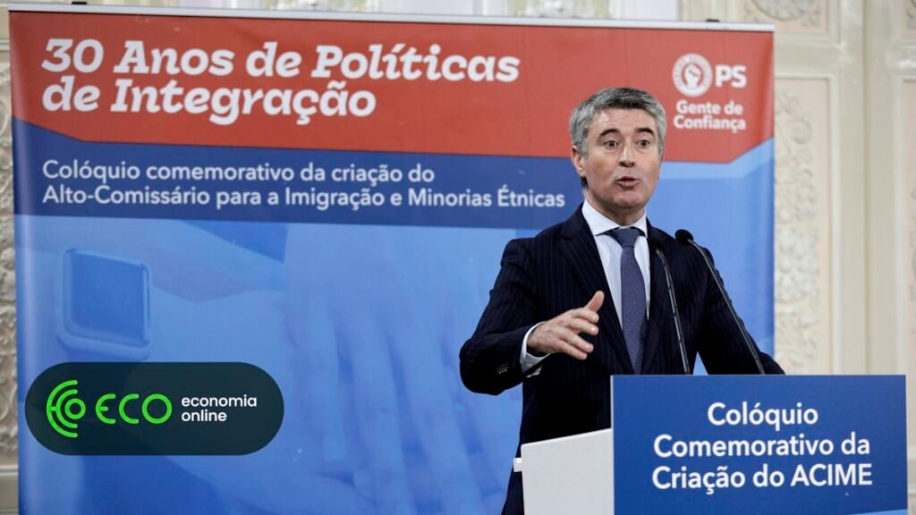 Carneiro: Portugal com fronteiras abertas é uma "mentira repetida mil vezes" pelo Governo