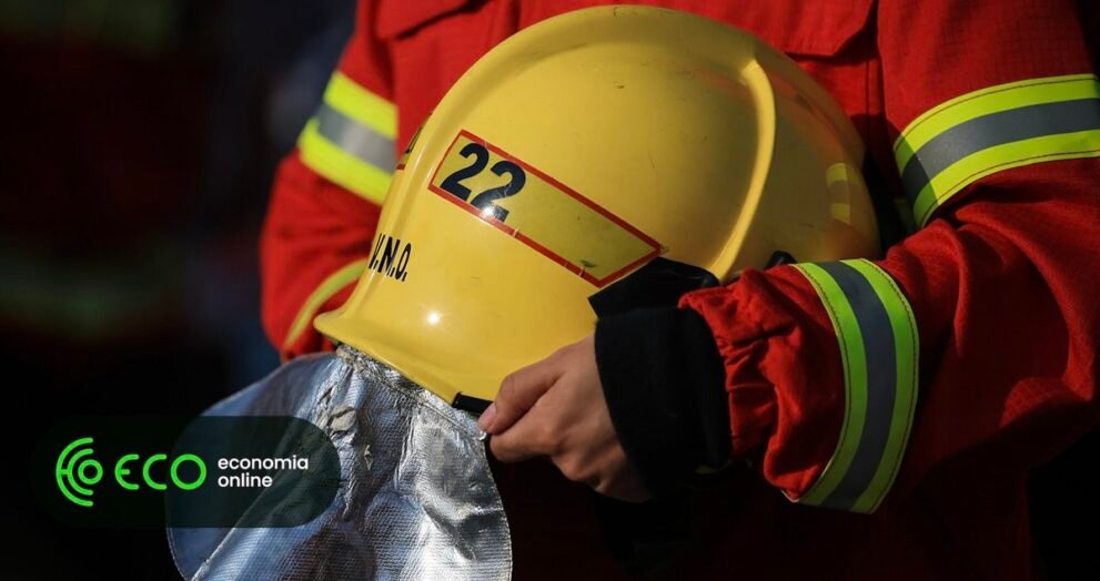 Fábrica de baterias de lítio pega fogo em Matosinhos