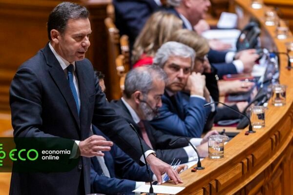 Desgaste Político do Governo Aumenta com Contestação Social