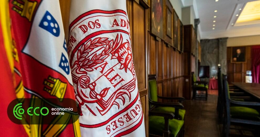 Ordem dos Advogados inicia inquérito à classe